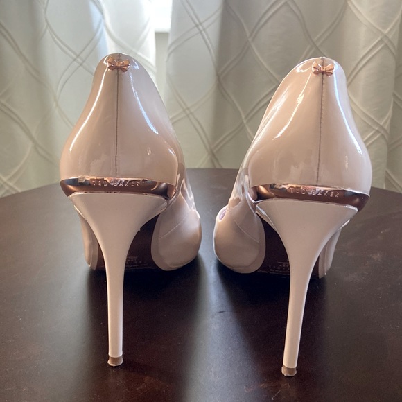 Ted Baker Nude Pink Patent Leather Heels- rose gold embellishments fits like 8.5 - Picture 3 of 9